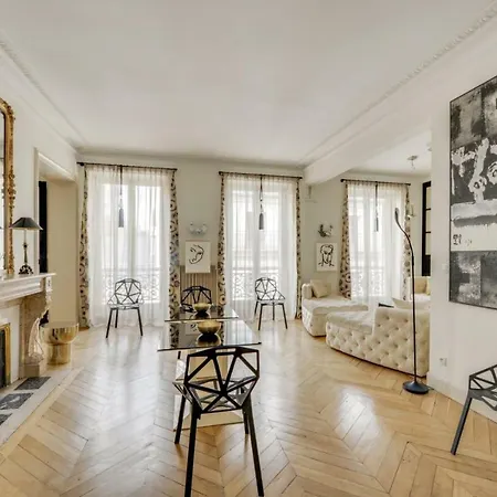 Appartamento Rue De Luynes In Parigi